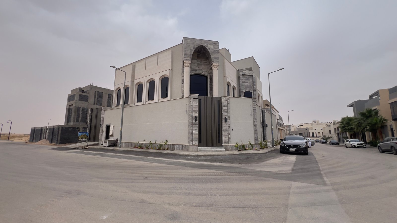 للبيع فيلا مع شقة مستقلة