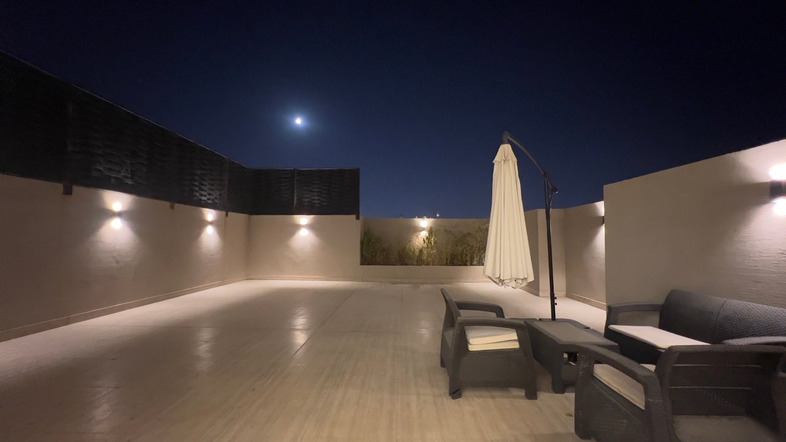 للايجار شقة في حي الملقا 🏡