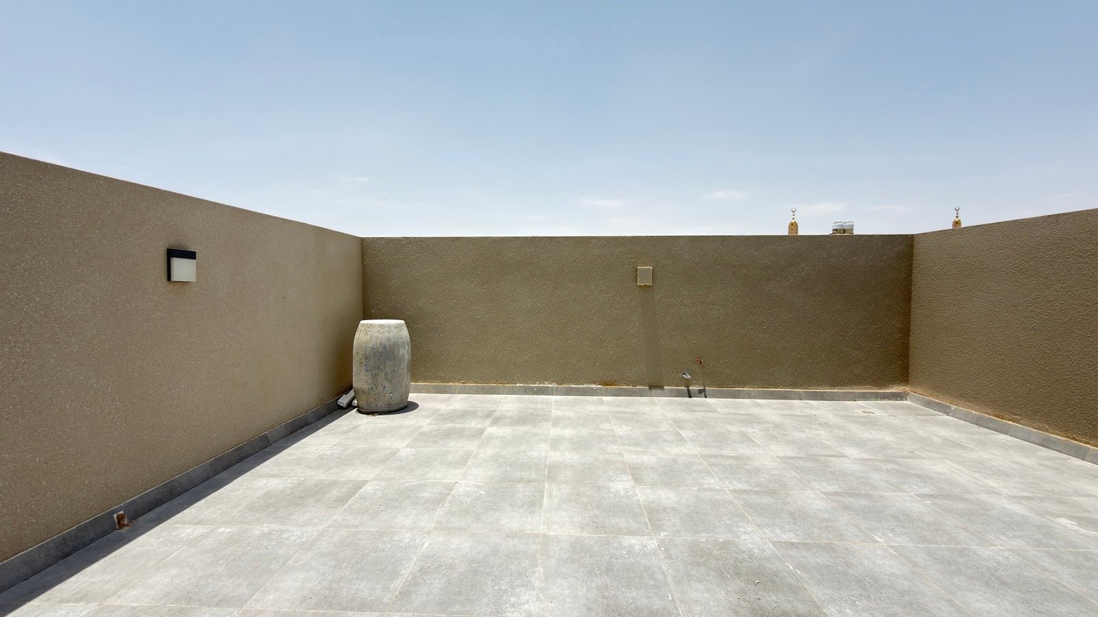 للبيع شقة واسعة في حي التعاون 🏡