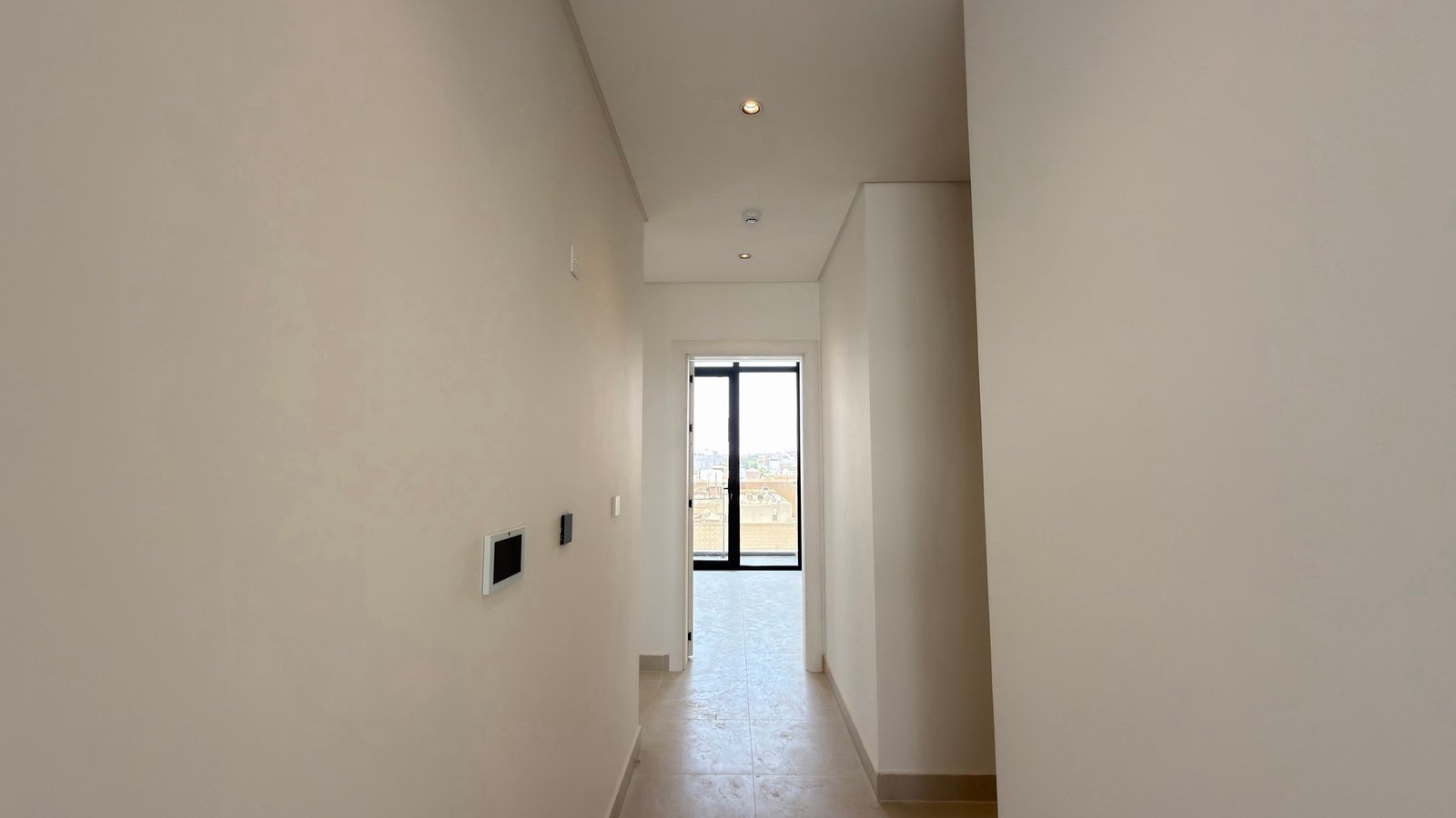 للبيع شقة واسعة في حي التعاون 🏡
