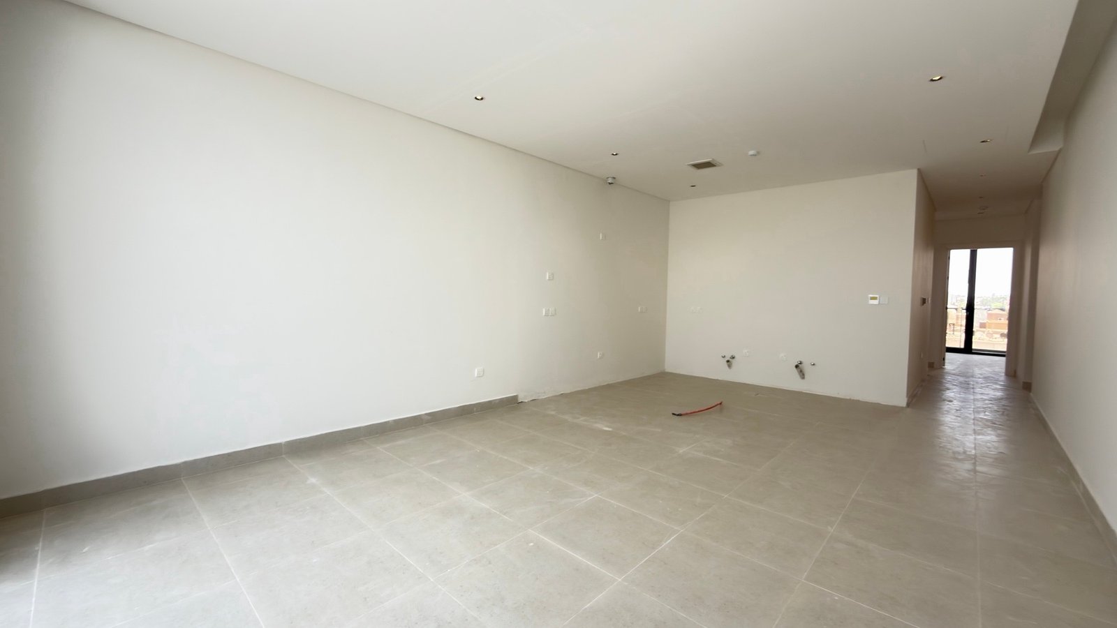 للبيع شقة واسعة في حي التعاون 🏡