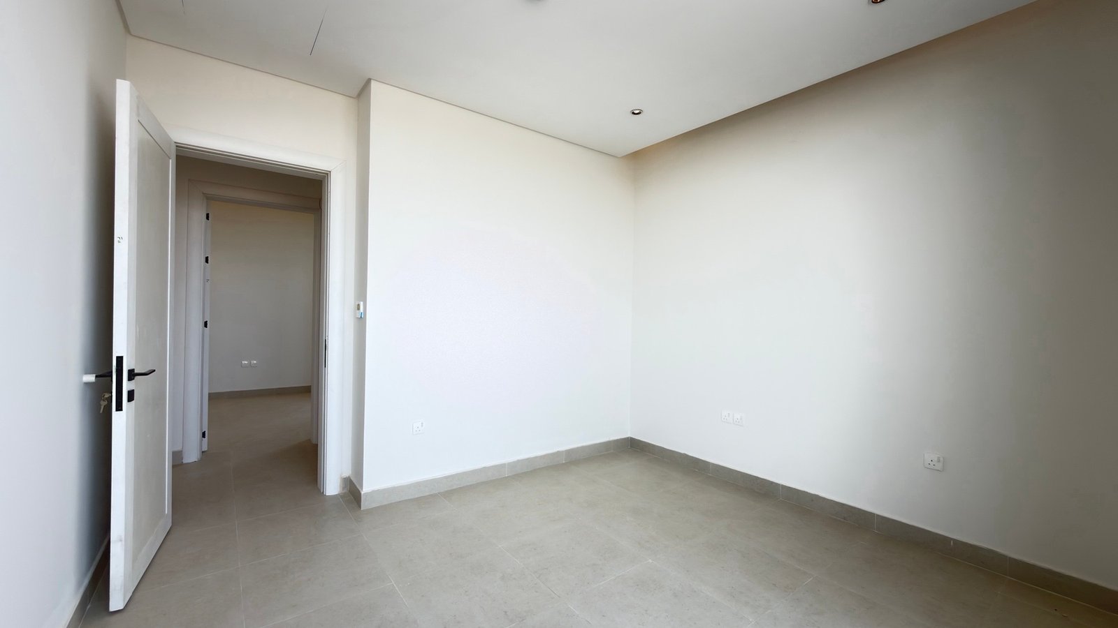 للبيع شقة واسعة في حي التعاون 🏡