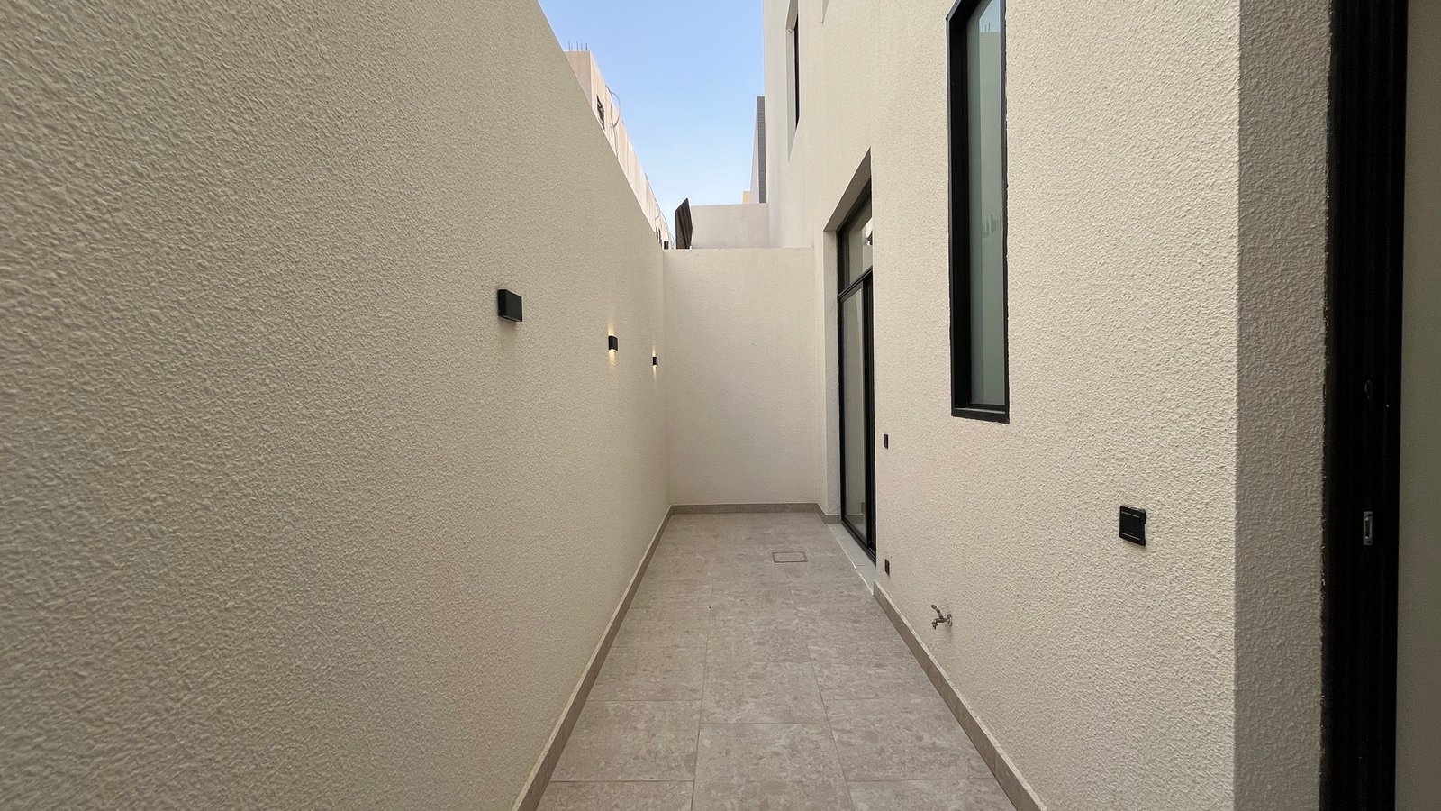 دور ارضي مميز بحي الازدهار 🏡