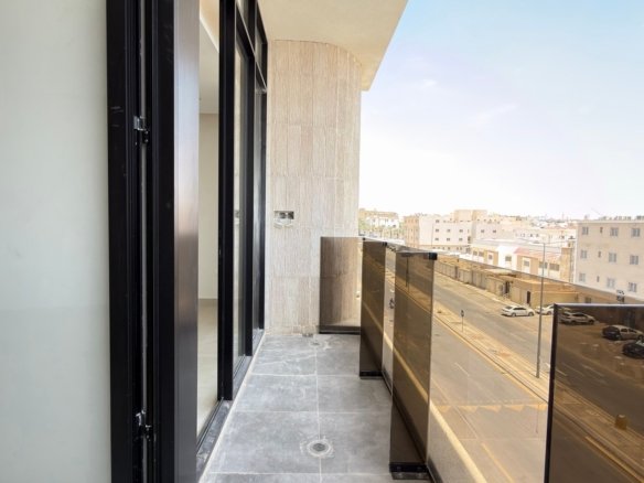 للبيع شقة واسعة في حي التعاون 🏡
