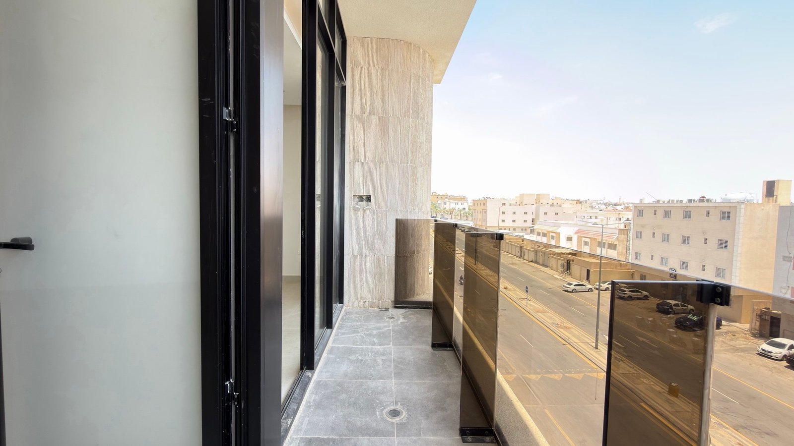 للبيع شقة واسعة في حي التعاون 🏡