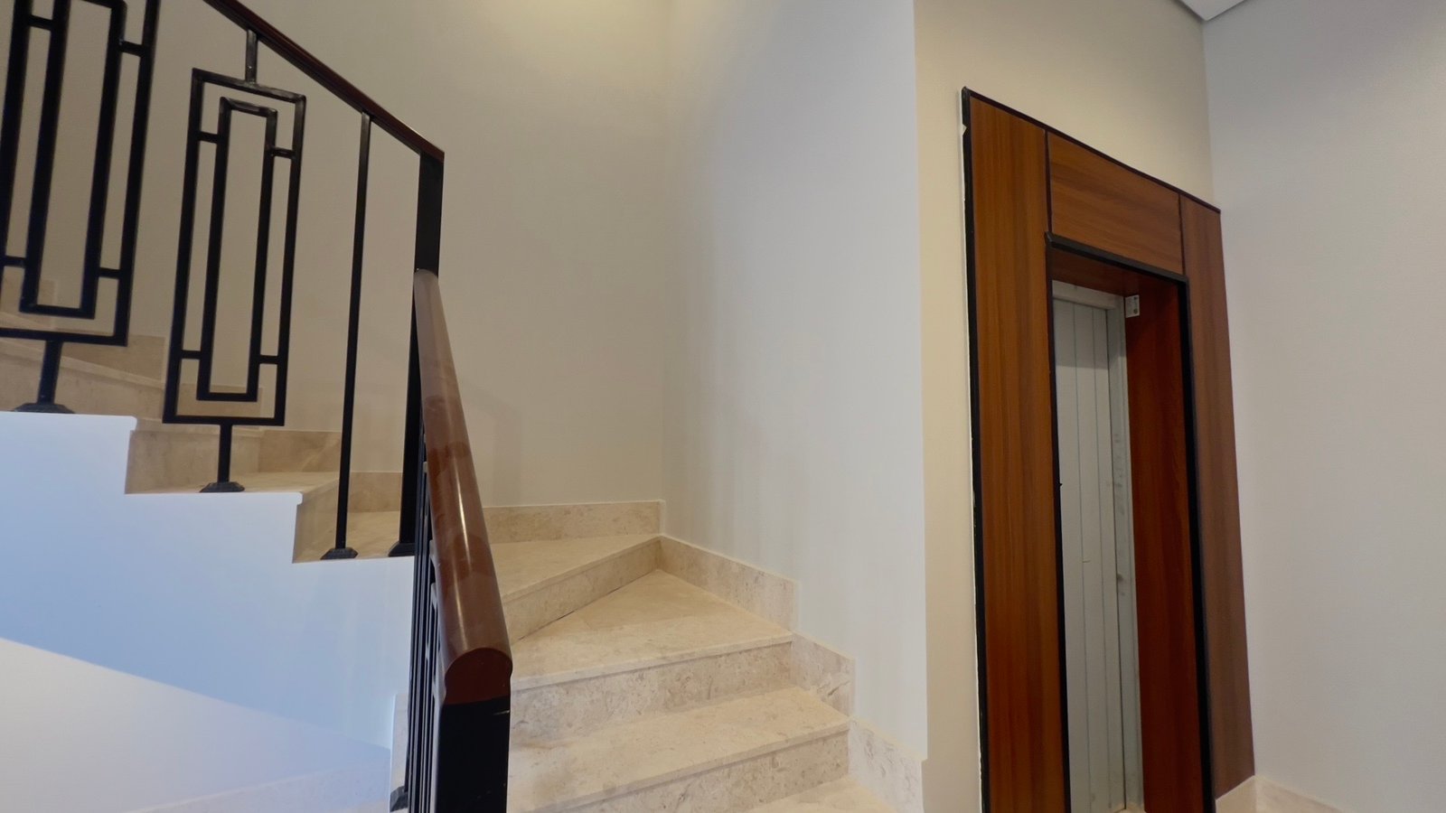 للبيع شقة مميزة وفاخرة 🏡
