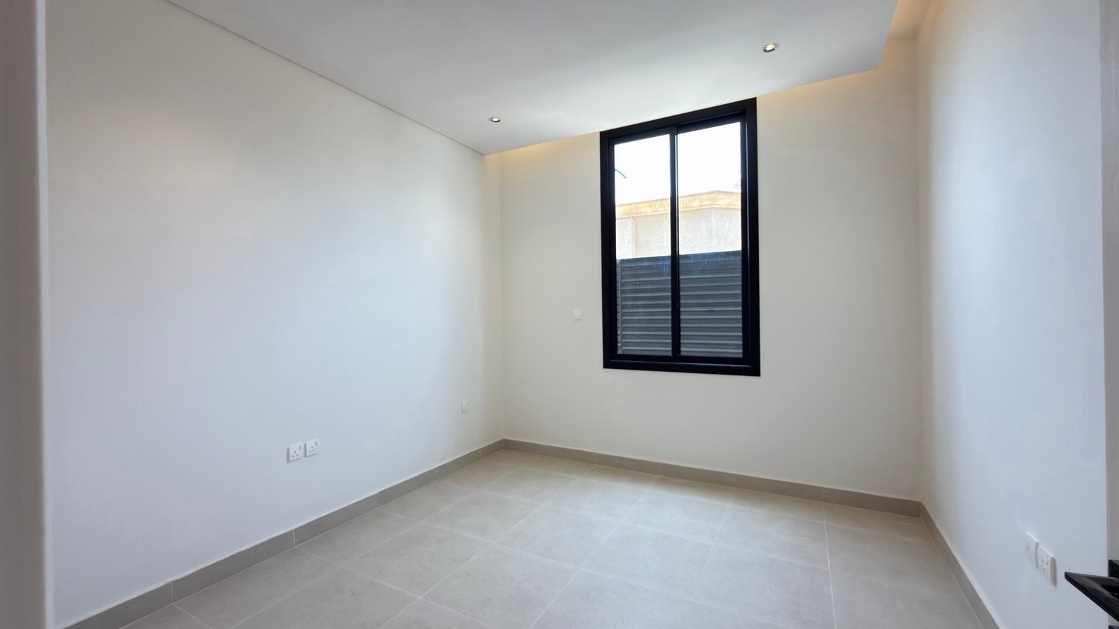 للبيع شقة مميزة في حي التعاون 🏡