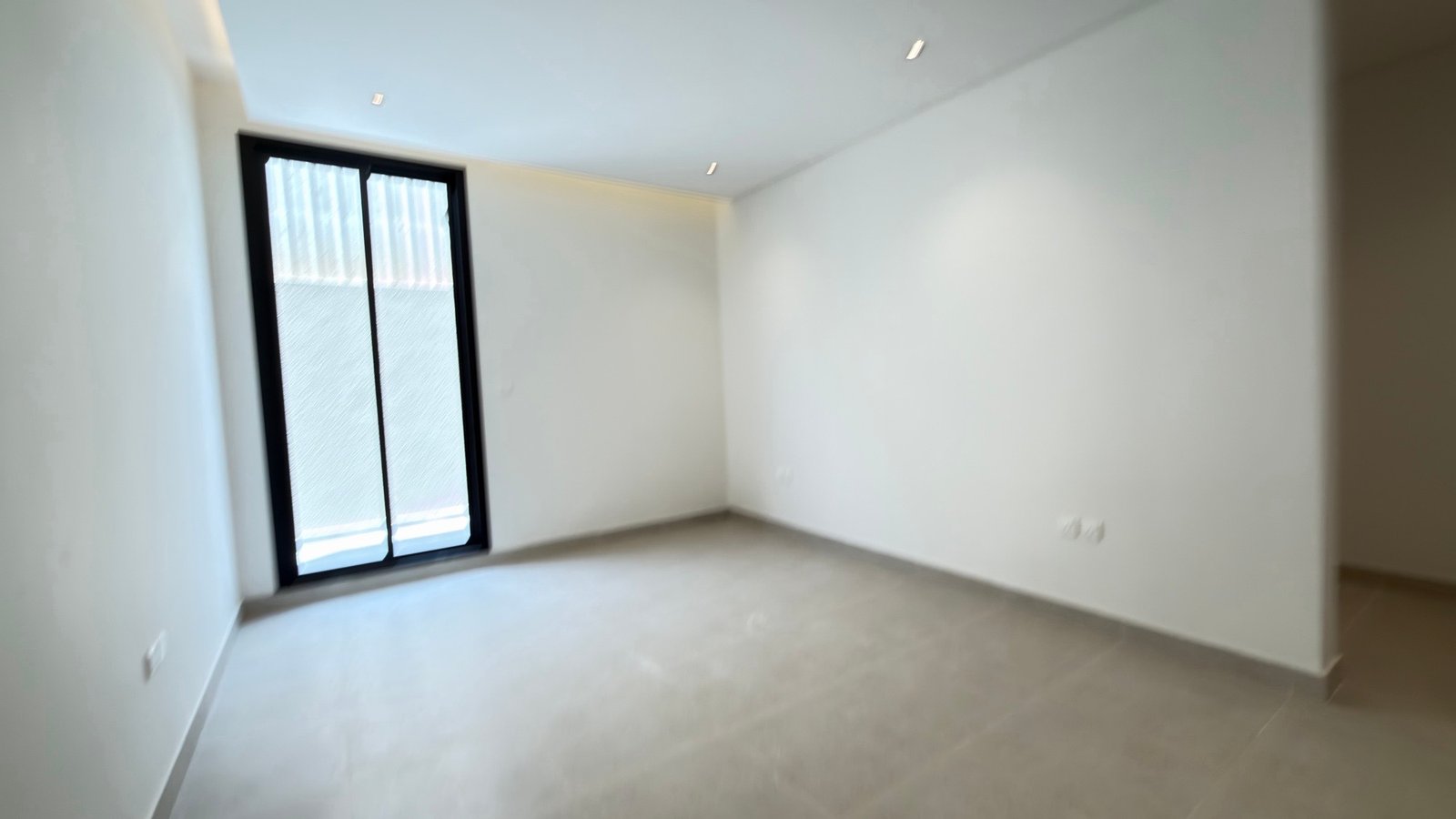 للبيع شقة مميزة بحي التعاون 🏡