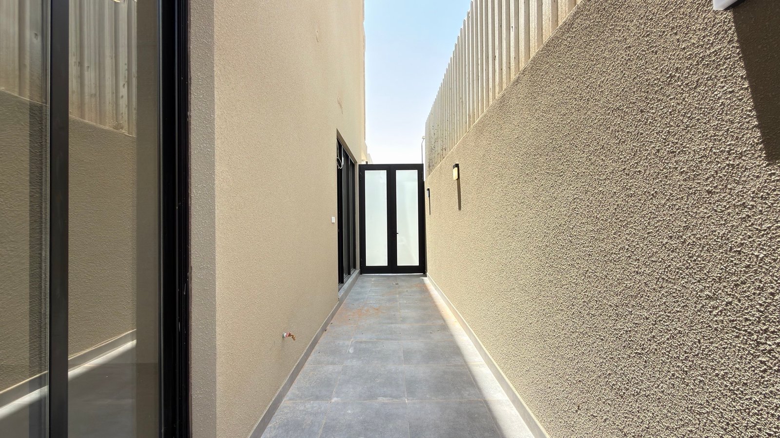 للبيع شقة مميزة بحي التعاون 🏡