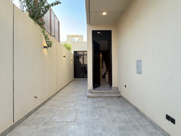 للبيع دور ارضي بحي النرجس 🏡